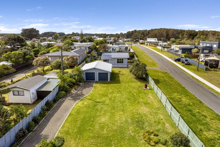 Photo of property in 29 Raukawa Street, Himatangi Beach, Foxton, 4891