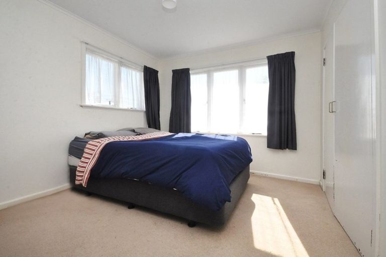 Photo of property in 1 Netherlands Avenue, Kelston, Auckland, 0602