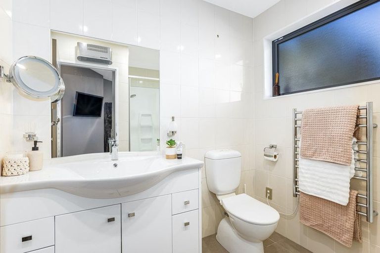 Photo of property in 6 Seascape View, Paremata, Porirua, 5024