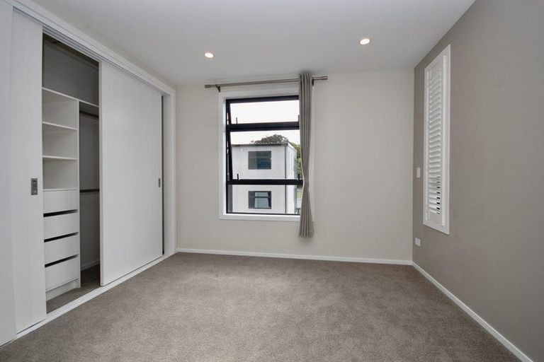 Photo of property in 41d Camelot Place, Glenfield, Auckland, 0629