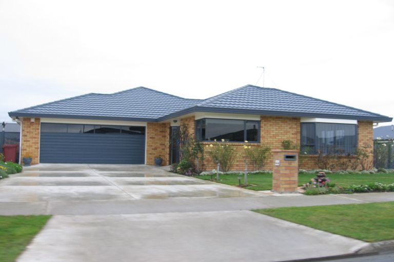 Photo of property in 11 Daniel Place, Kelvin Grove, Palmerston North, 4414