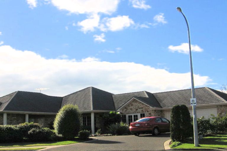 Photo of property in 12 San Jose Rise, Shamrock Park, Auckland, 2016