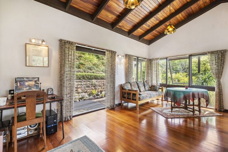 Photo of property in 8 Shearwater Rise, Rothesay Bay, Auckland, 0630