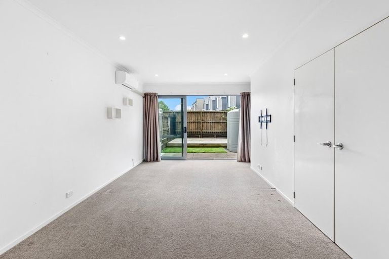 Photo of property in 16 Shelduck Way, Hobsonville, Auckland, 0616