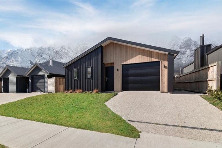 Photo of property in 43 Howden Drive, Jacks Point, 9371