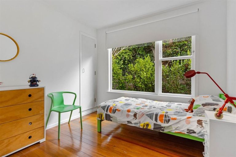 Photo of property in 32 Lynden Avenue, Hillcrest, Auckland, 0627