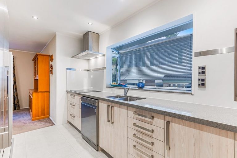 Photo of property in 1/11 Delisle Place, Windsor Park, Auckland, 0632