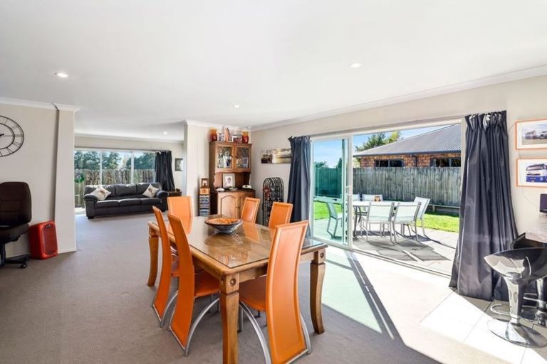 Photo of property in 14 Stonebridge Park Drive, Holdens Bay, Rotorua, 3010
