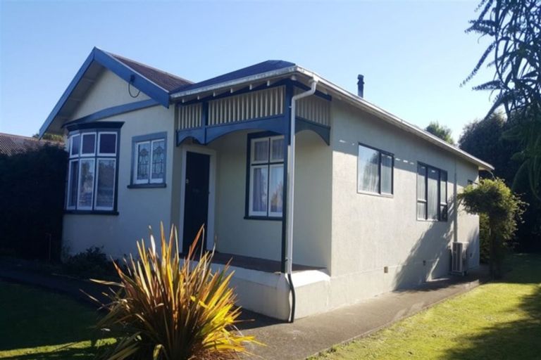 Photo of property in 90 Rhodes Street, Waimate, 7924
