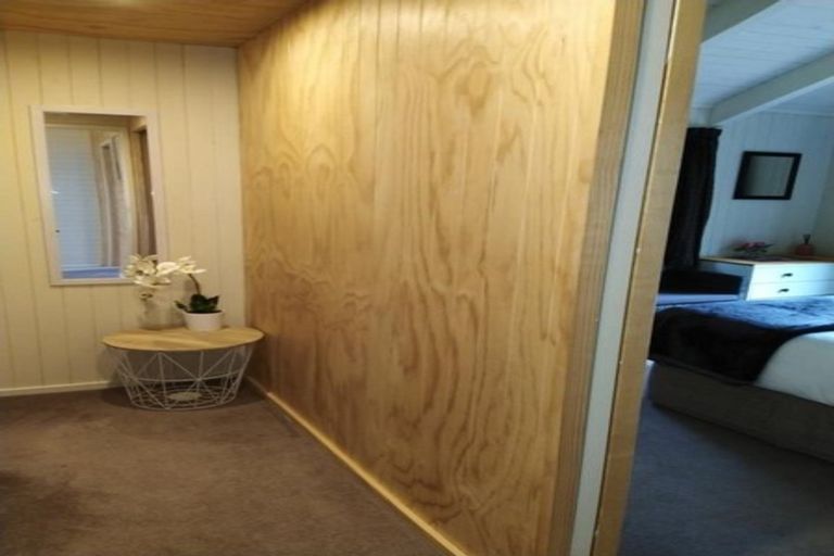 Photo of property in 16 Mckerrow Place, Sunshine Bay, Queenstown, 9300