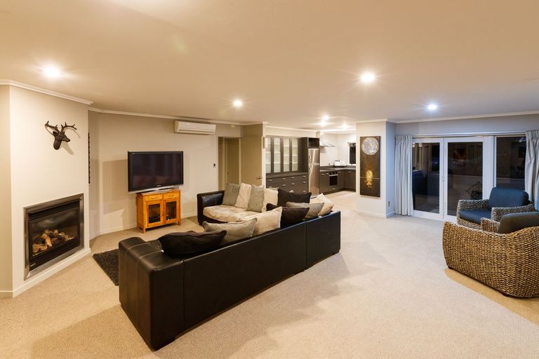 Photo of property in 5 Silkwood Place, Fitzherbert, Palmerston North, 4410