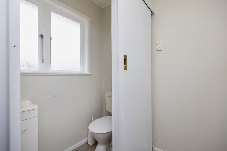 Photo of property in 21 Waitaki Street, Henderson, Auckland, 0612
