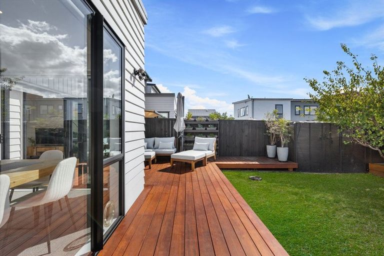 Photo of property in 21 Ian Morrison Road, Hobsonville, Auckland, 0616