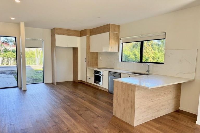Photo of property in 32 Korokio Lane, Henderson, Auckland, 0612