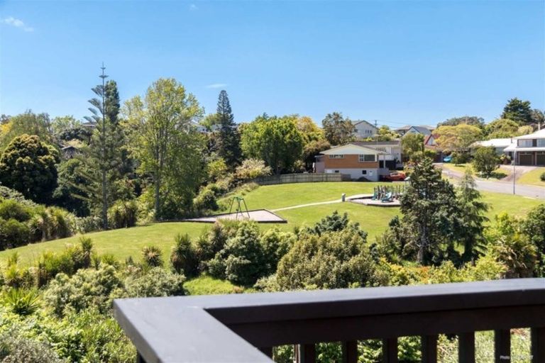 Photo of property in 23 Charles Dickens Drive, Mellons Bay, Auckland, 2014