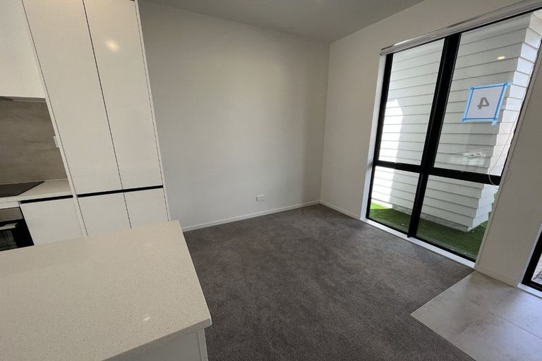 Photo of property in 4/535 Swanson Road, Ranui, Auckland, 0612