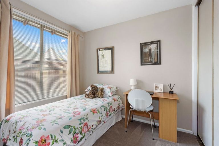 Photo of property in 8a Woodstock Place, Russley, Christchurch, 8042