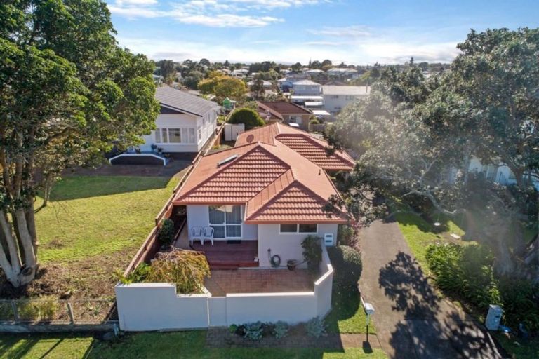 Photo of property in 37 Roys Road, Weymouth, Auckland, 2103