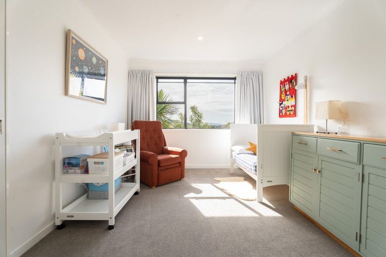 Photo of property in 8 Hillview Crescent, Paparangi, Wellington, 6037