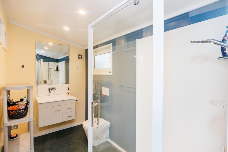 Photo of property in 21 Heathcote Place, Fitzherbert, Palmerston North, 4410