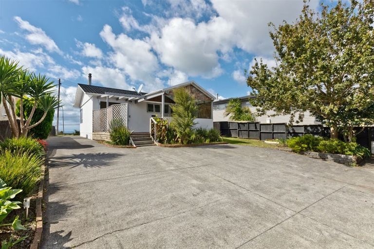 Photo of property in 738 East Coast Road, Pinehill, Auckland, 0632