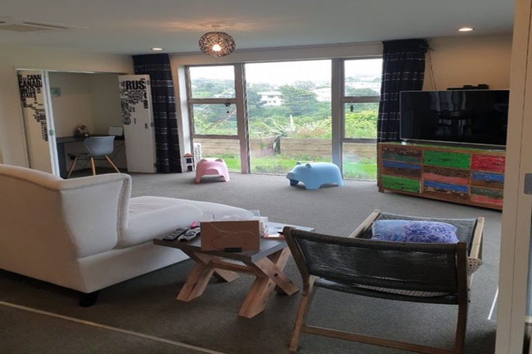 Photo of property in 24 Cresswell Place, Johnsonville, Wellington, 6037