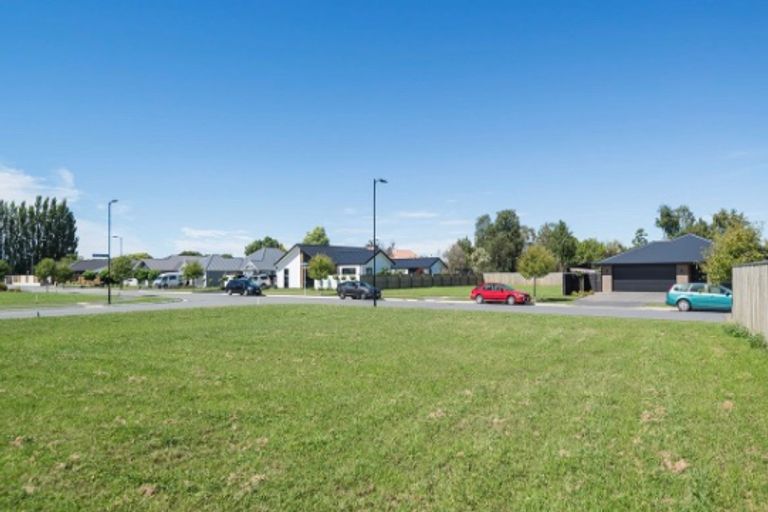 Photo of property in 8 Broadstairs Avenue, Casebrook, Christchurch, 8051