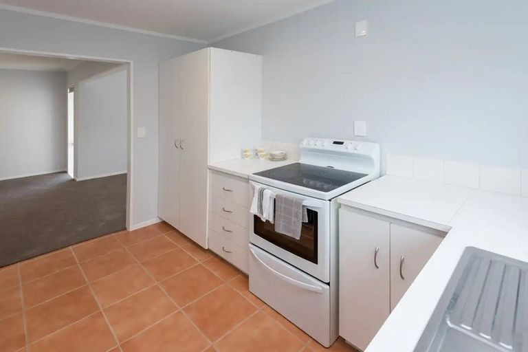 Photo of property in 1/10 Aronia Way, Goodwood Heights, Auckland, 2105