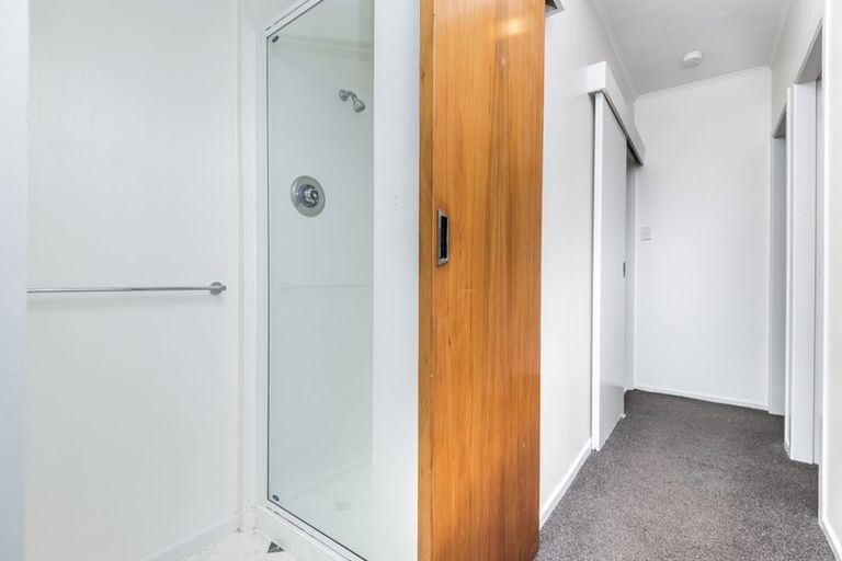 Photo of property in 11 Miles Crescent, Newlands, Wellington, 6037