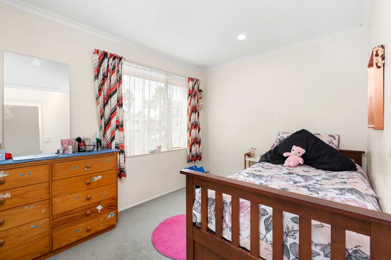 Photo of property in 10 Aldershot Place, Nawton, Hamilton, 3200