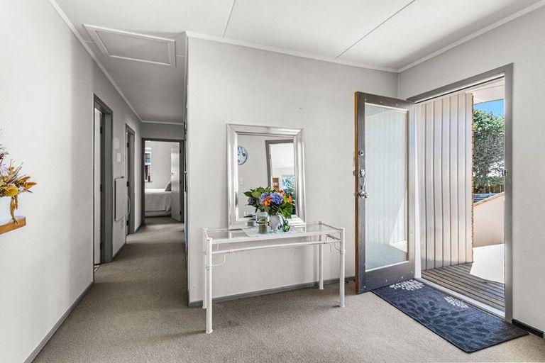 Photo of property in 6 Carlton Terrace, Westown, New Plymouth, 4310