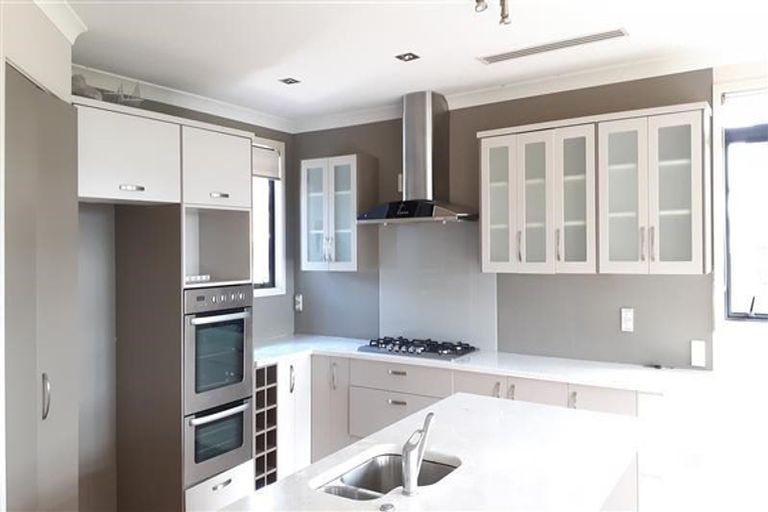 Photo of property in 5 Monet Grove, West Harbour, Auckland, 0618