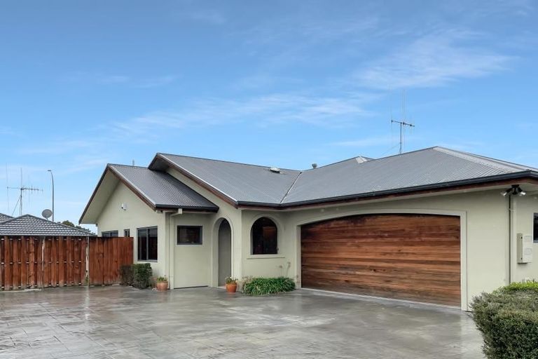 Photo of property in 14 Greenough Place, Rototuna, Hamilton, 3210