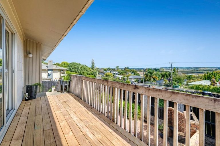 Photo of property in 12 Makiri Street, Helensville, 0800