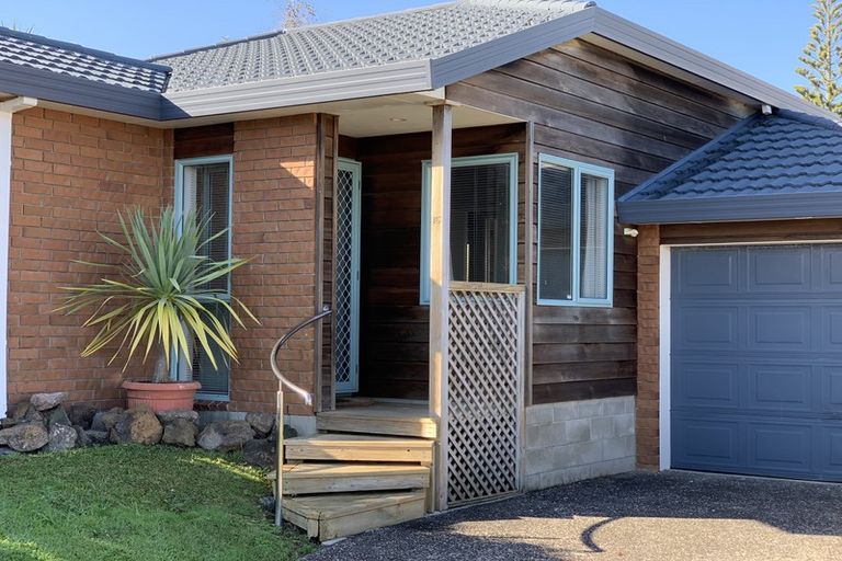 Photo of property in 16 Imelda Road, Te Atatu Peninsula, Auckland, 0610