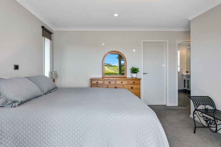 Photo of property in 90 Dalmore Way, Acacia Bay, Taupo, 3385