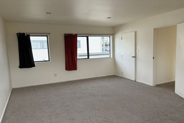Photo of property in 9 Woodall Place, Totara Vale, Auckland, 0627