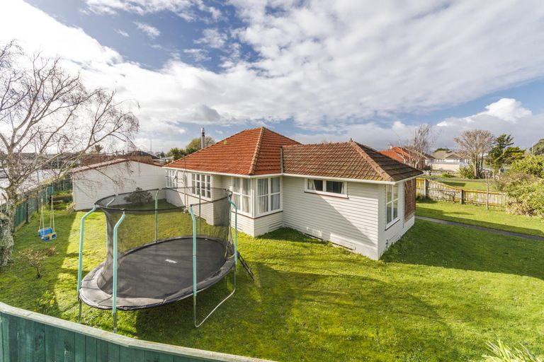 Photo of property in 15 Tweed Street, Roslyn, Palmerston North, 4414
