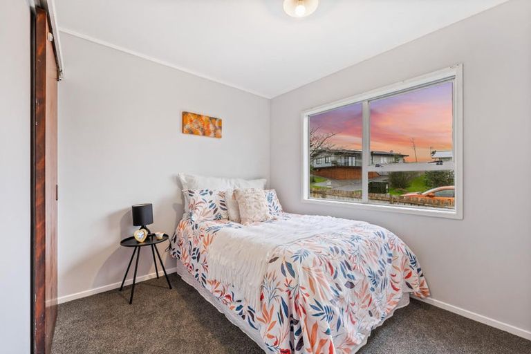 Photo of property in 5 Flaunty Place, West Harbour, Auckland, 0618