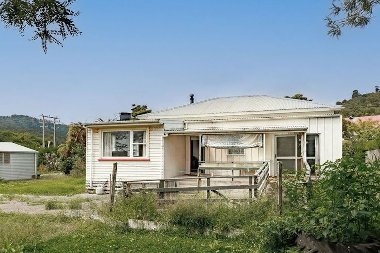 Photo of property in 27 Dole Street, Ngakawau, 7824