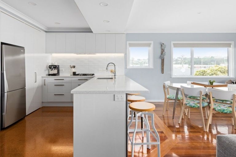 Photo of property in 17 Meeanee Quay, Westshore, Napier, 4110