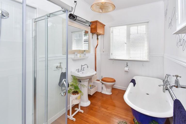 Photo of property in 10 Trentham Road, Papakura, 2110