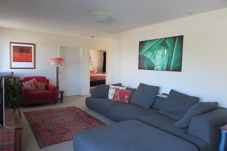 Photo of property in 2 Hawkhurst Road, Lyttelton, 8082