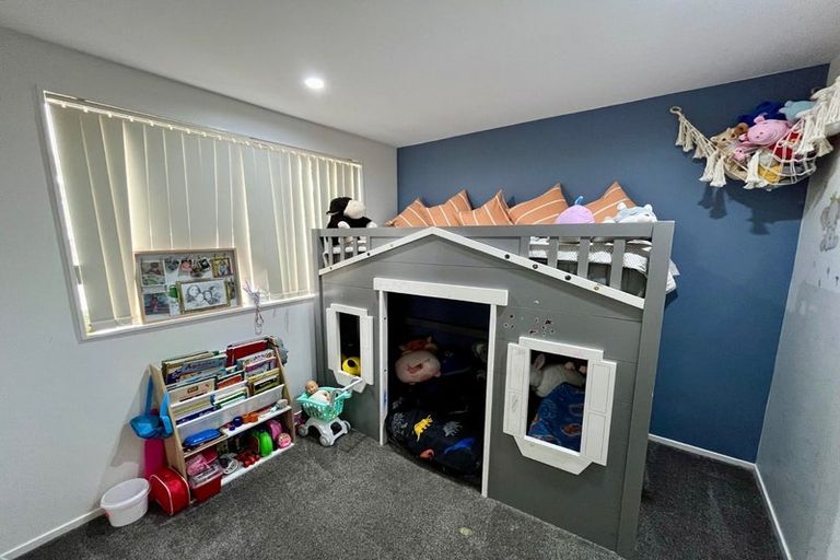 Photo of property in 57 Woodbank Drive, Glen Eden, Auckland, 0602