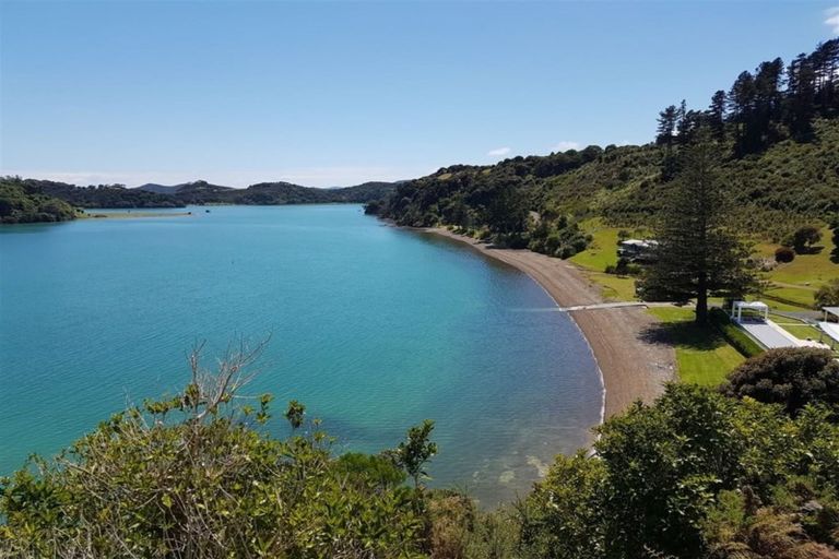 Photo of property in 250 Paroa Bay Road, Russell, 0272