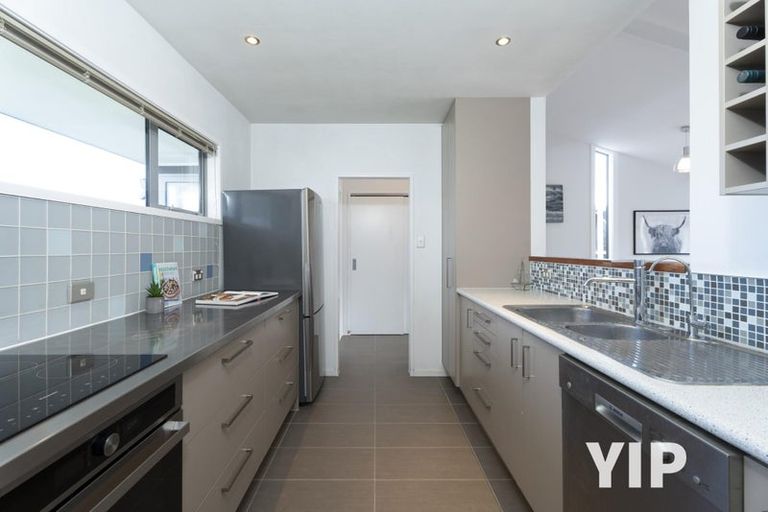 Photo of property in 8 Gow Street, Newlands, Wellington, 6037