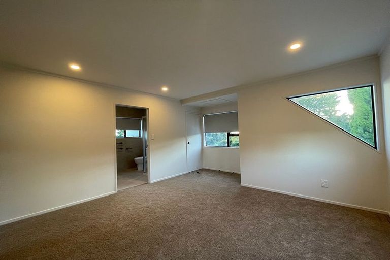 Photo of property in 1/16 Glen Vista Place, Bayview, Auckland, 0629