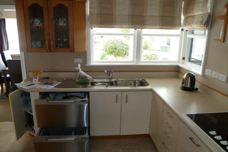 Photo of property in 18 Churchill Avenue, Hokowhitu, Palmerston North, 4410