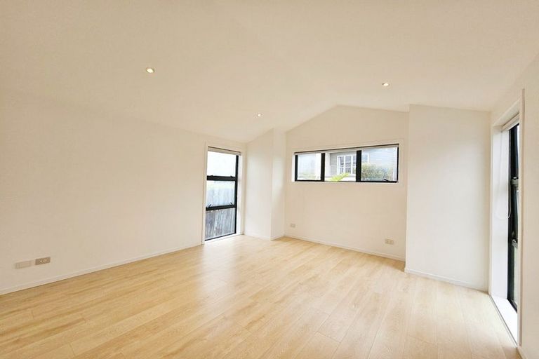 Photo of property in 137 Wiseley Road, West Harbour, Auckland, 0618