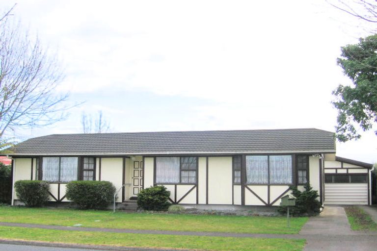 Photo of property in 105 Oakfield Crescent, Pukete, Hamilton, 3200